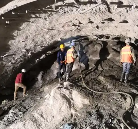 宁晋隧道拱顶带模注浆料，微膨胀注浆料的特点及施工工艺